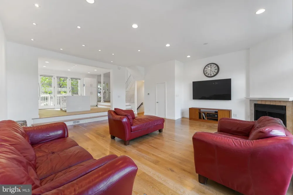 11163 LAKE CHAPEL LANE Reston, VA 20191