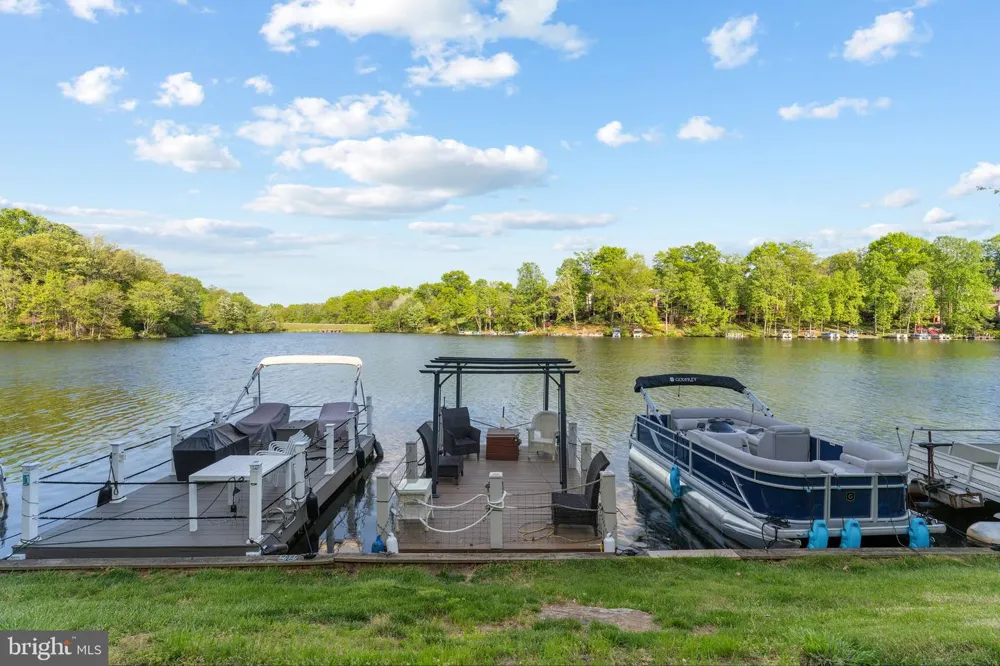 11163 LAKE CHAPEL LANE Reston, VA 20191