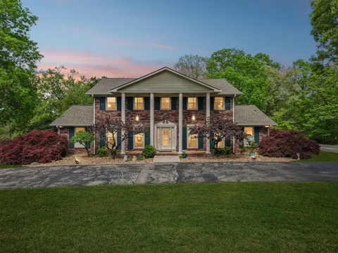 203 Dogwood Circle