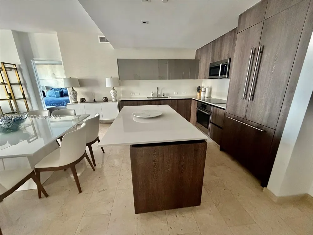 88 SW 7th St #1109 Miami, FL 33130