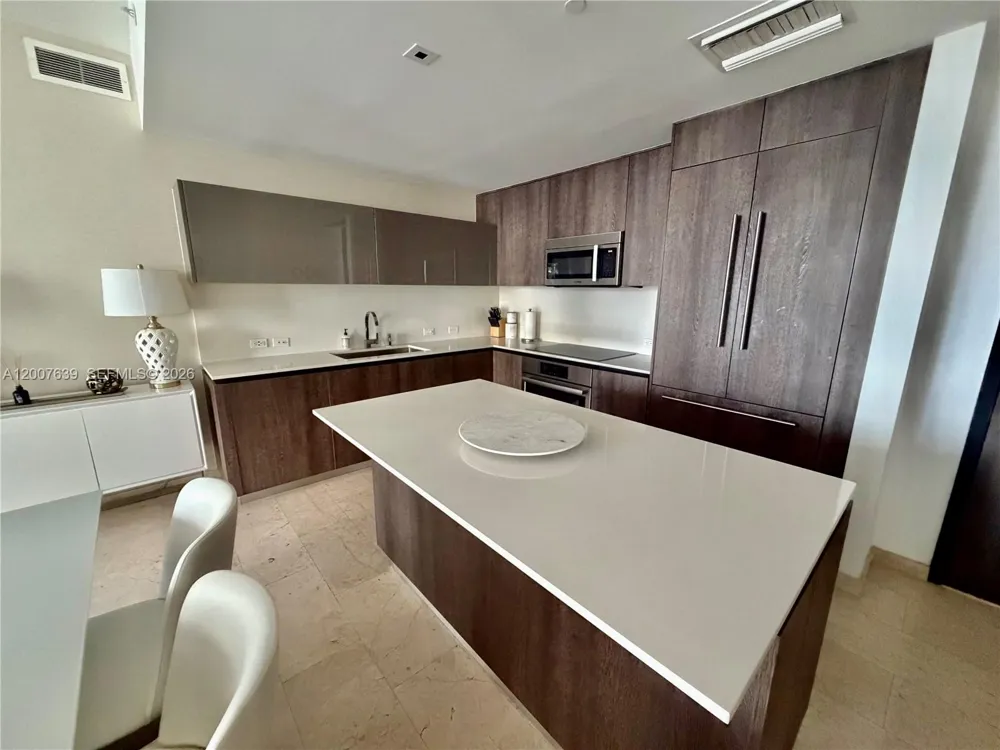 88 SW 7th St #1109 Miami, FL 33130
