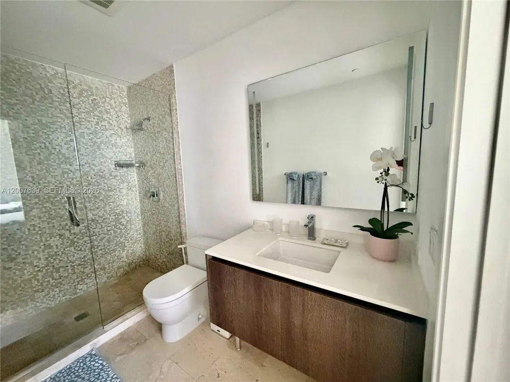88 SW 7th St #1109 Miami, FL 33130