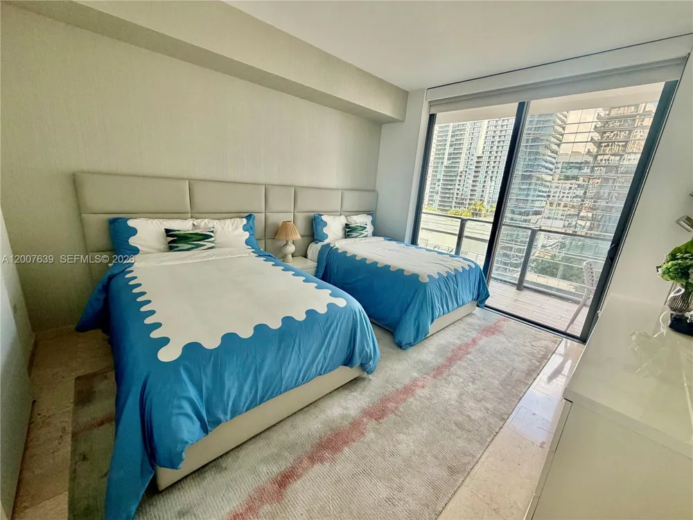88 SW 7th St #1109 Miami, FL 33130