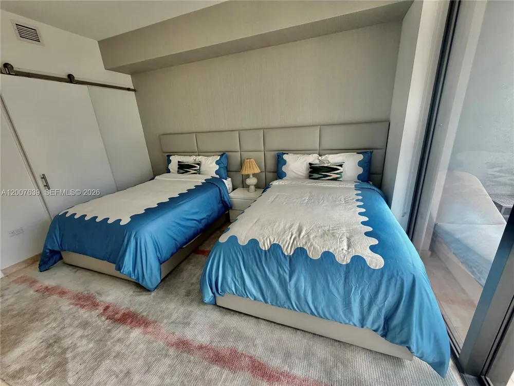 88 SW 7th St #1109 Miami, FL 33130