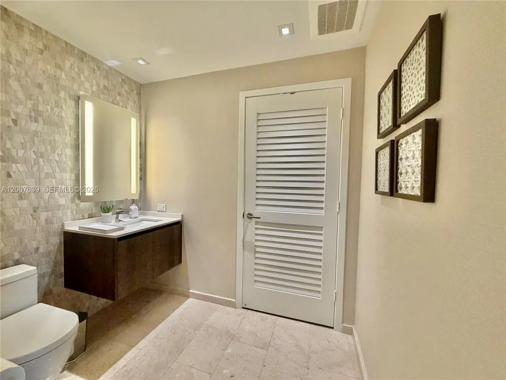 88 SW 7th St #1109 Miami, FL 33130