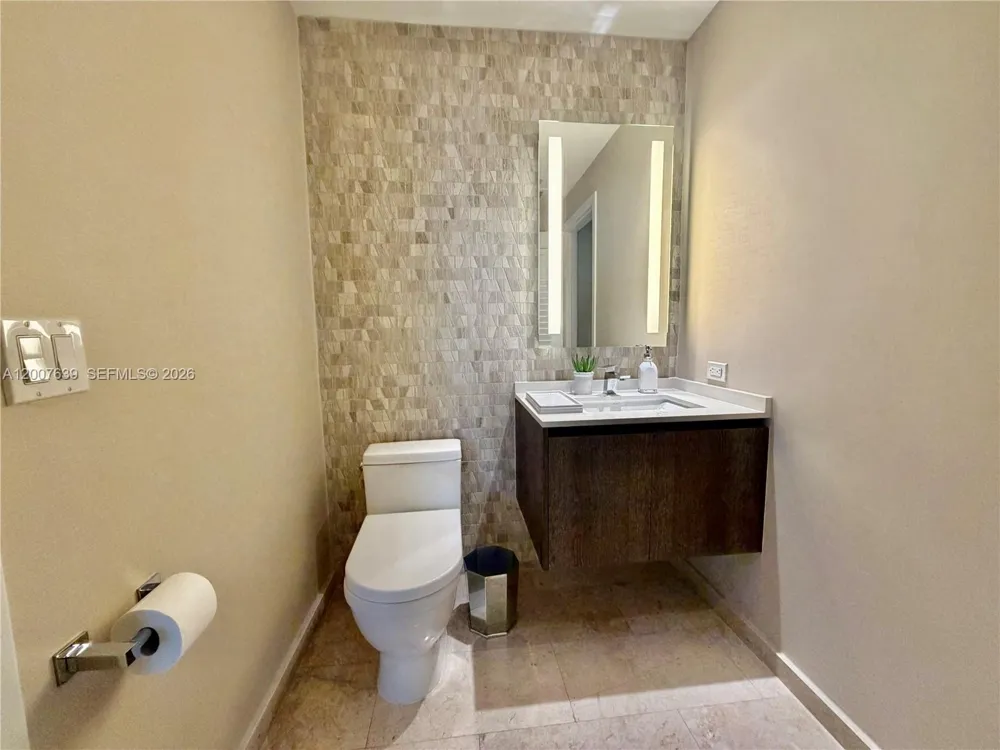88 SW 7th St #1109 Miami, FL 33130