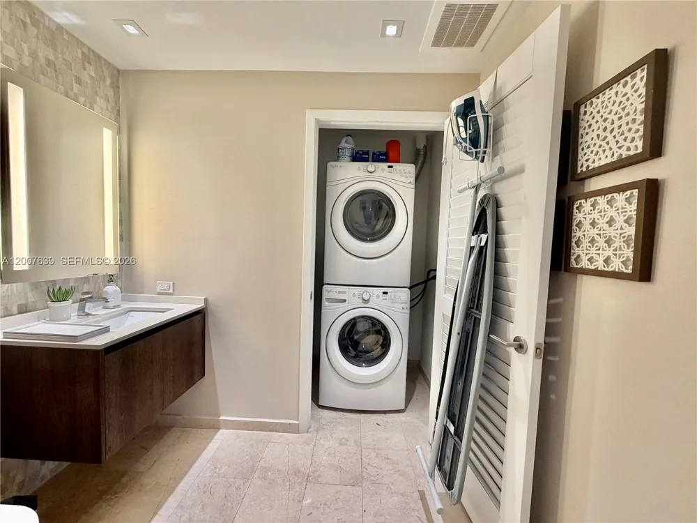 88 SW 7th St #1109 Miami, FL 33130