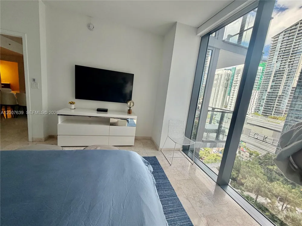 88 SW 7th St #1109 Miami, FL 33130