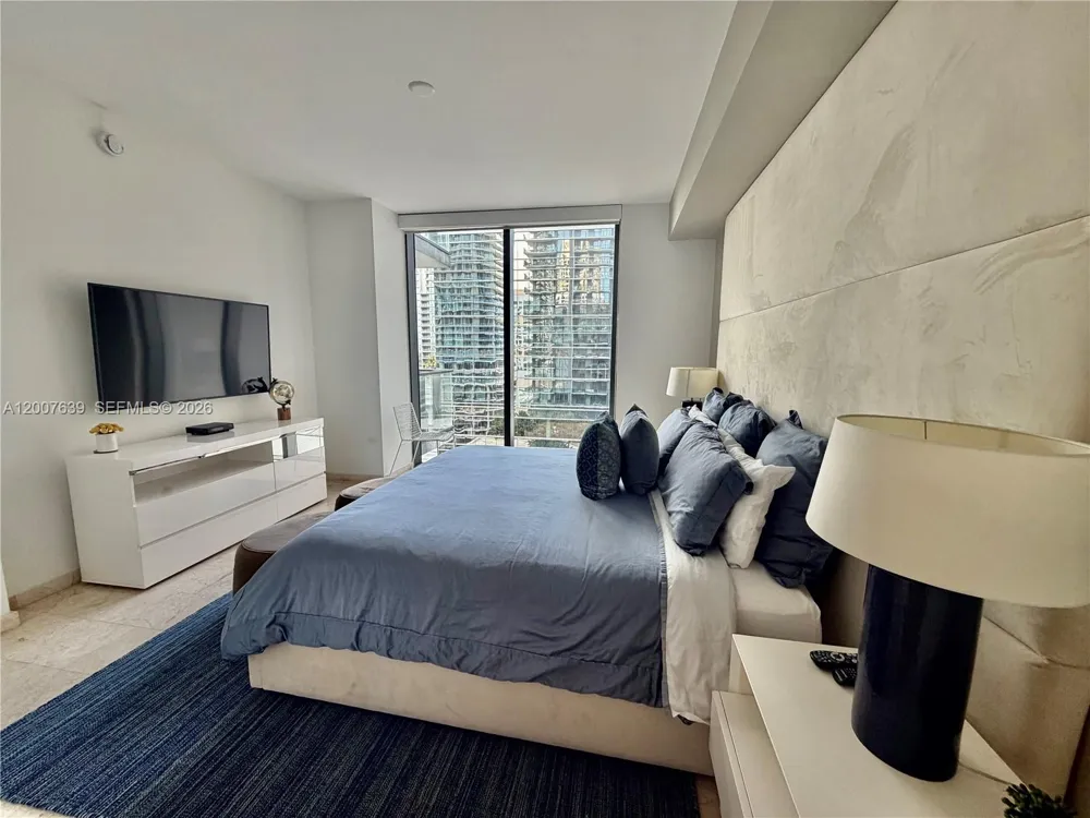 88 SW 7th St #1109 Miami, FL 33130