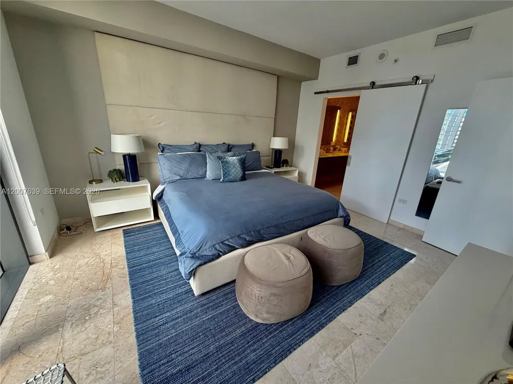 88 SW 7th St #1109 Miami, FL 33130