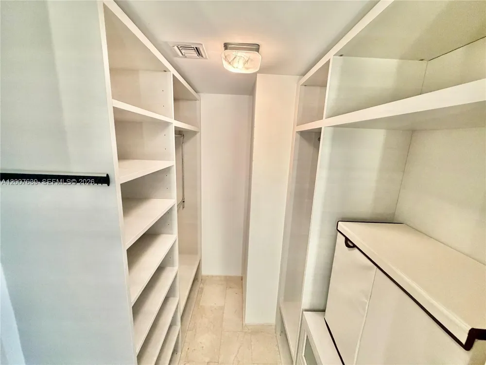 88 SW 7th St #1109 Miami, FL 33130