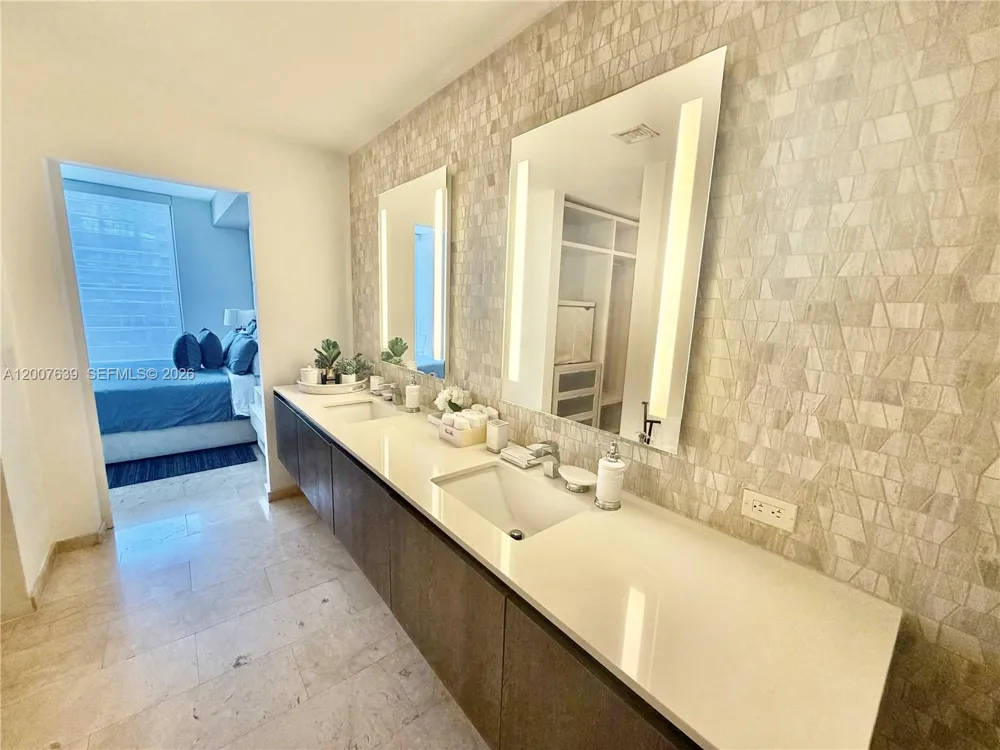 88 SW 7th St #1109 Miami, FL 33130