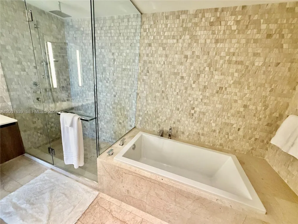88 SW 7th St #1109 Miami, FL 33130