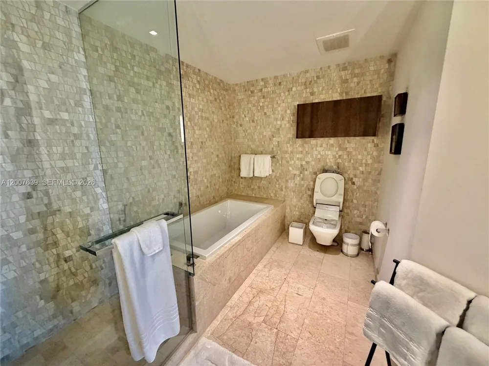 88 SW 7th St #1109 Miami, FL 33130