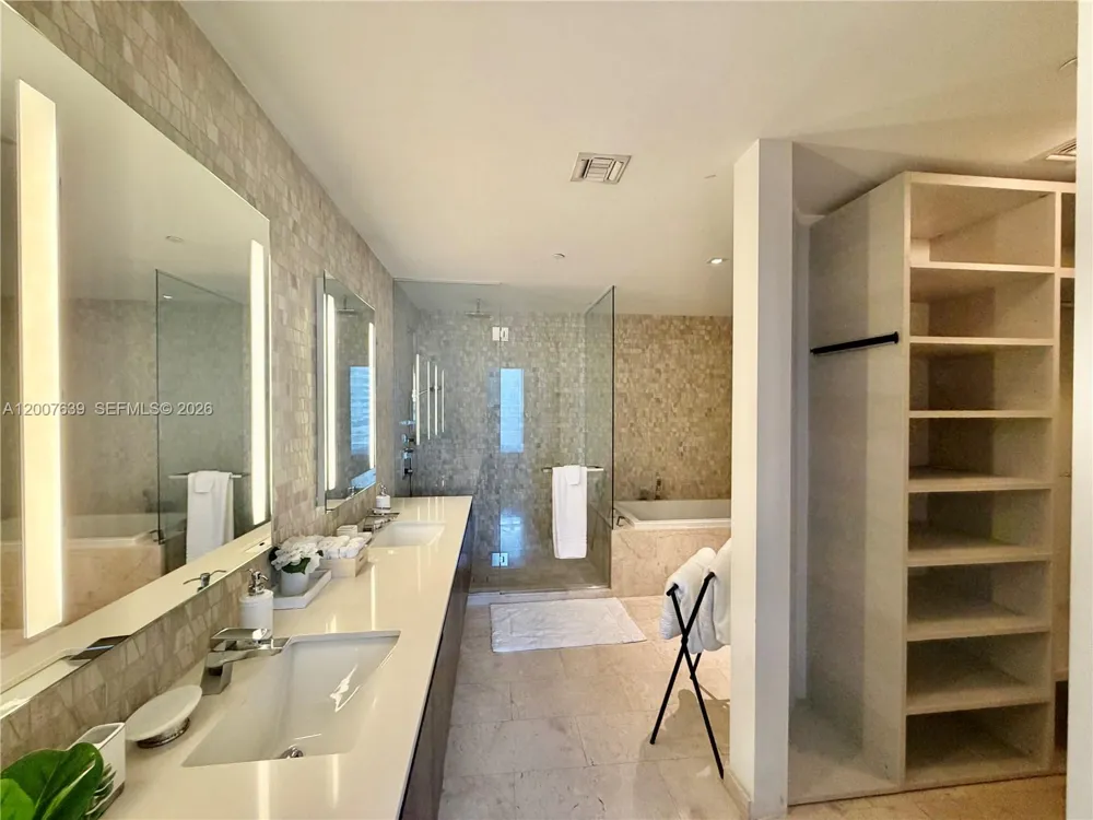 88 SW 7th St #1109 Miami, FL 33130