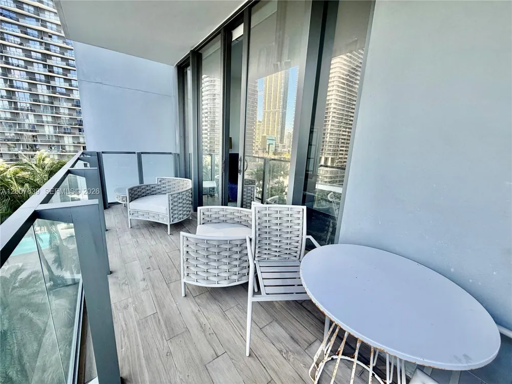 88 SW 7th St #1109 Miami, FL 33130
