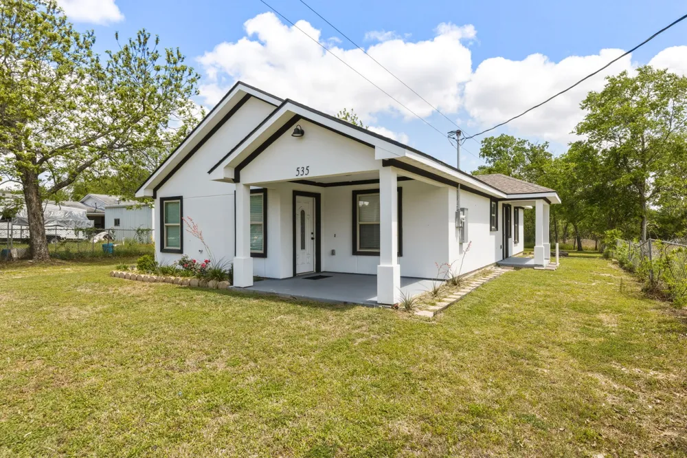 535 S Belknap Street Mexia, TX 76667