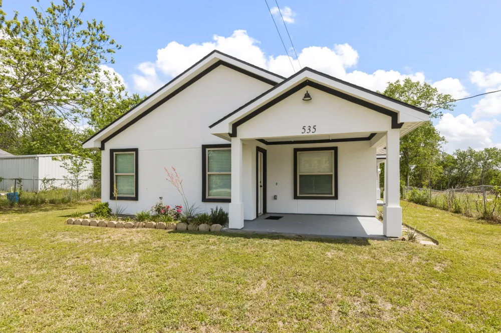 535 S Belknap Street Mexia, TX 76667