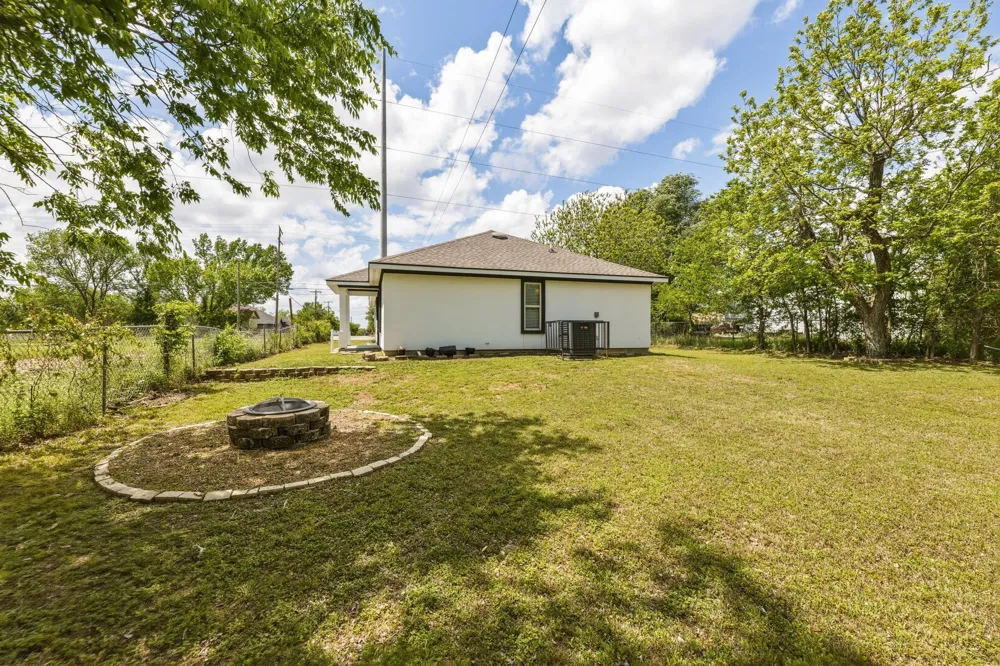 535 S Belknap Street Mexia, TX 76667