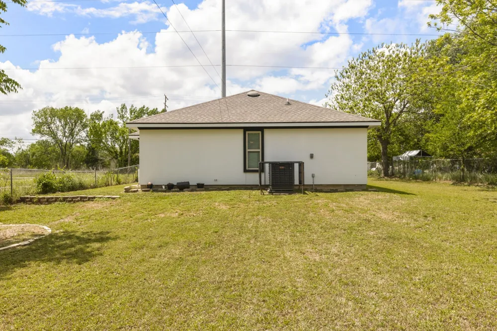 535 S Belknap Street Mexia, TX 76667