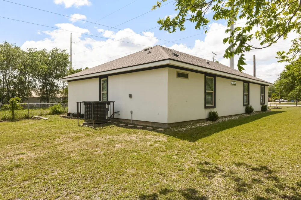 535 S Belknap Street Mexia, TX 76667