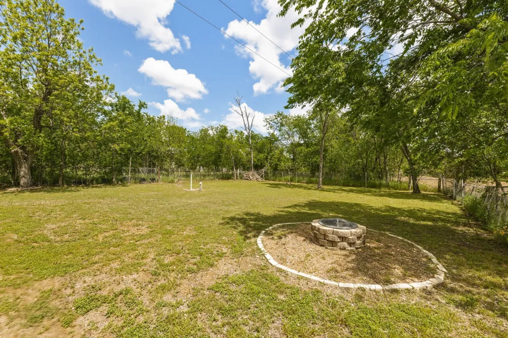 535 S Belknap Street Mexia, TX 76667