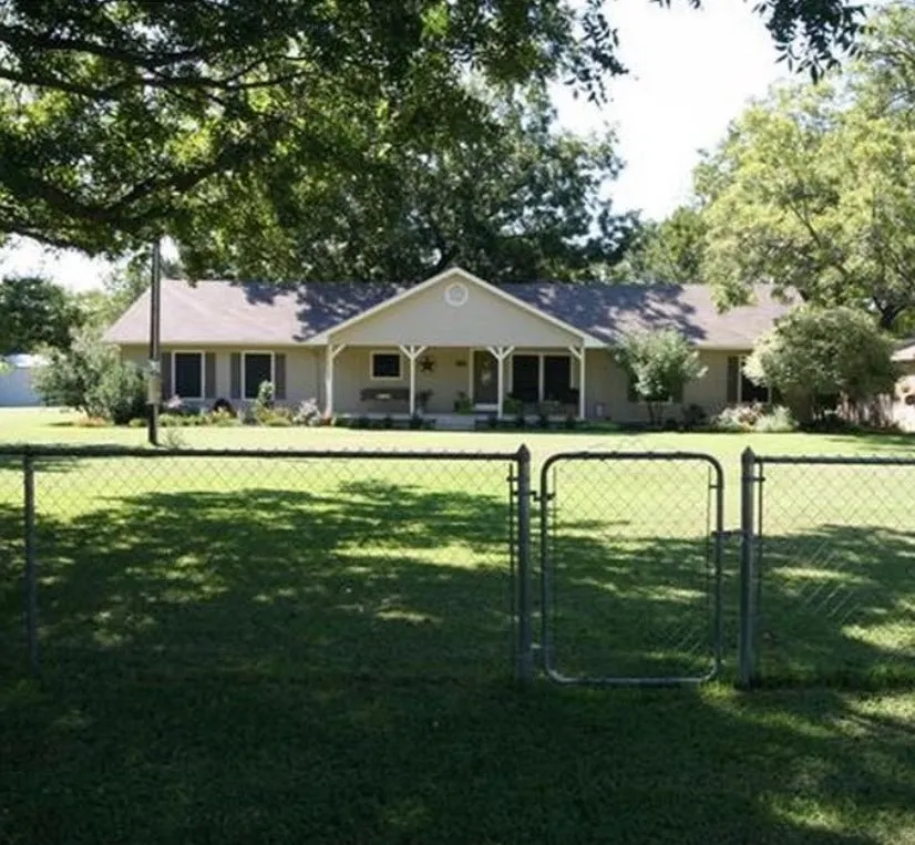 214 County Road 4870 Newark, TX 76071