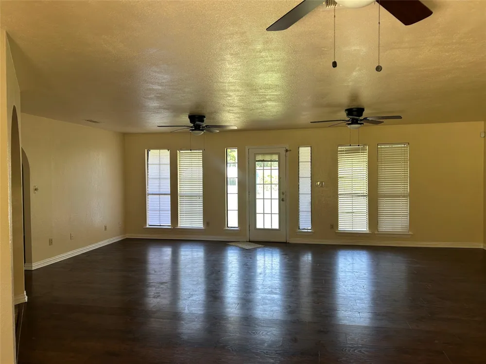 214 County Road 4870 Newark, TX 76071