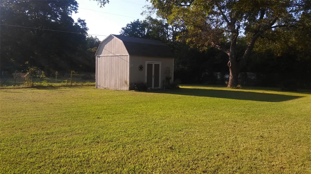 214 County Road 4870 Newark, TX 76071