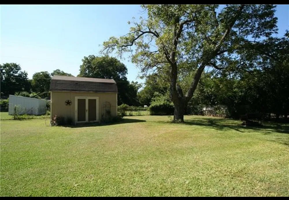 214 County Road 4870 Newark, TX 76071