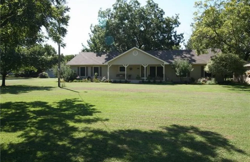 214 County Road 4870 Newark, TX 76071