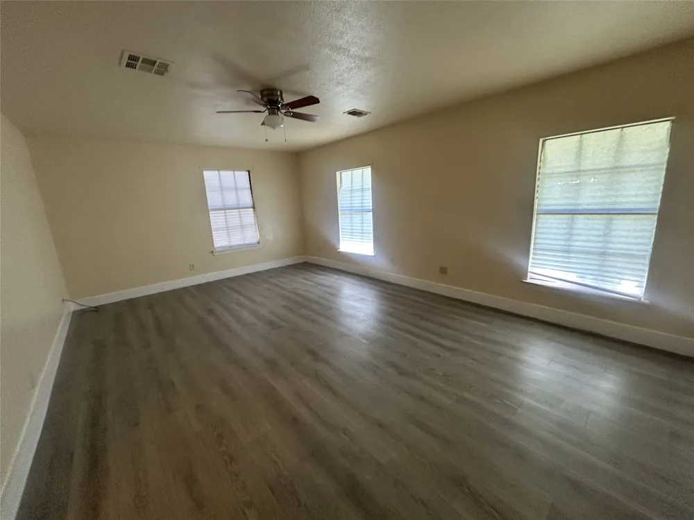 214 County Road 4870 Newark, TX 76071