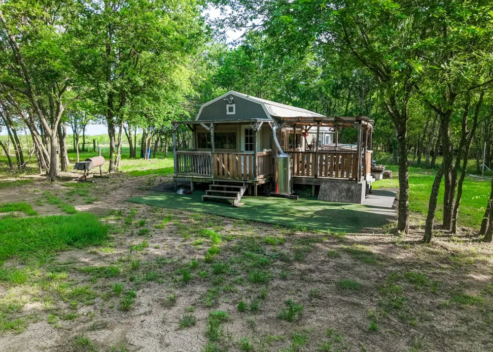 102 County Road 2344 Richland, TX 76681