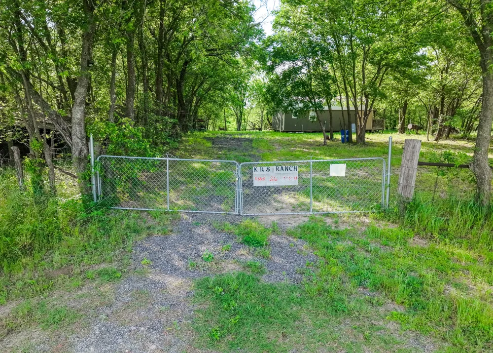 102 County Road 2344 Richland, TX 76681