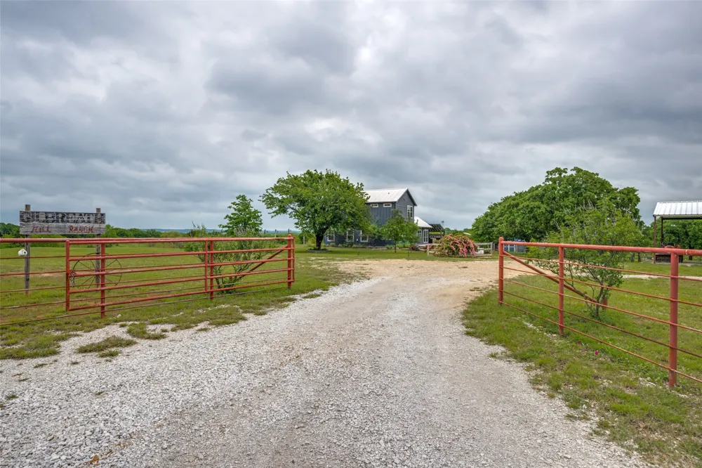 1458 Jim Harry Loop Sunset, TX 76270