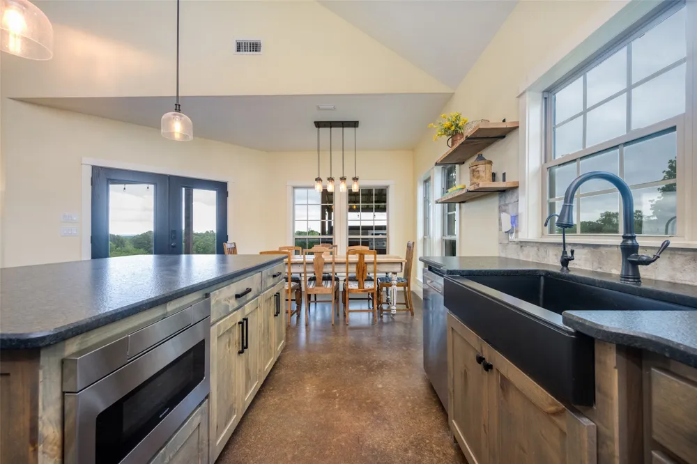 1458 Jim Harry Loop Sunset, TX 76270