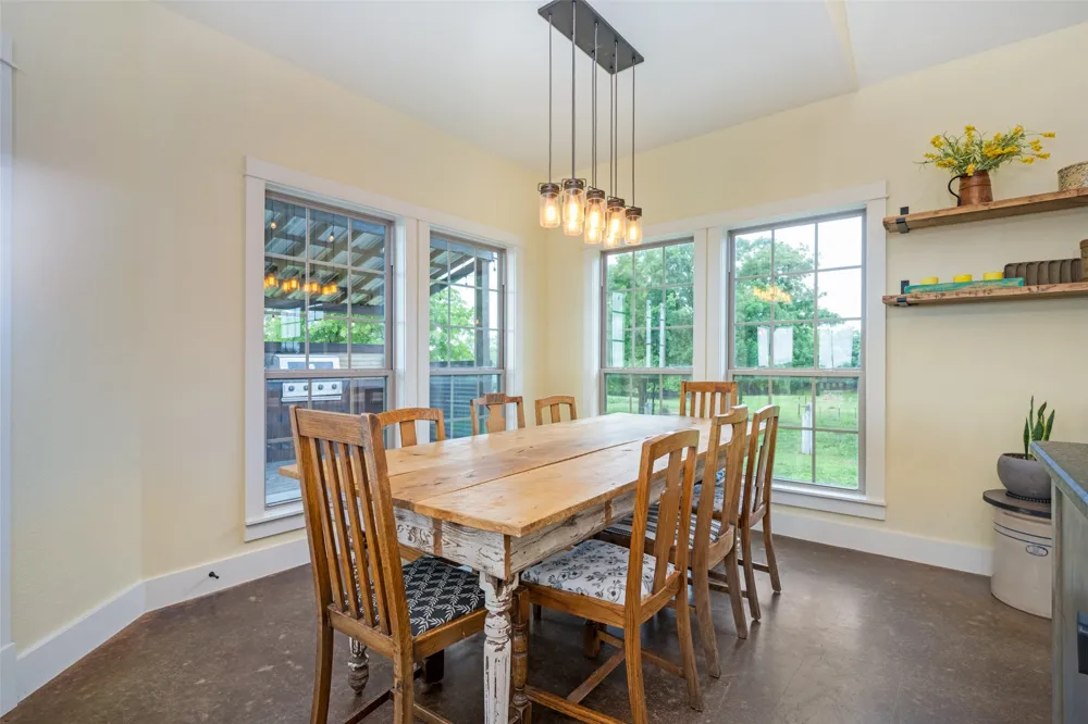 1458 Jim Harry Loop Sunset, TX 76270