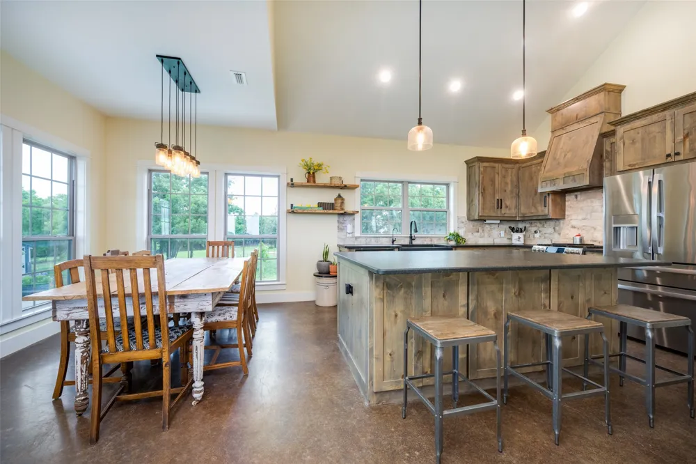 1458 Jim Harry Loop Sunset, TX 76270
