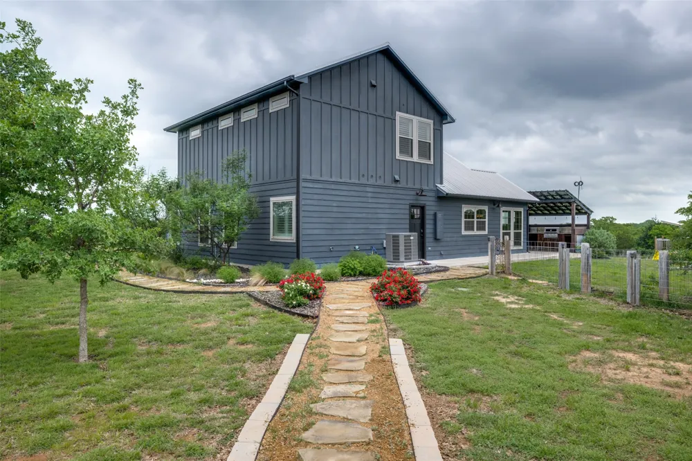 1458 Jim Harry Loop Sunset, TX 76270