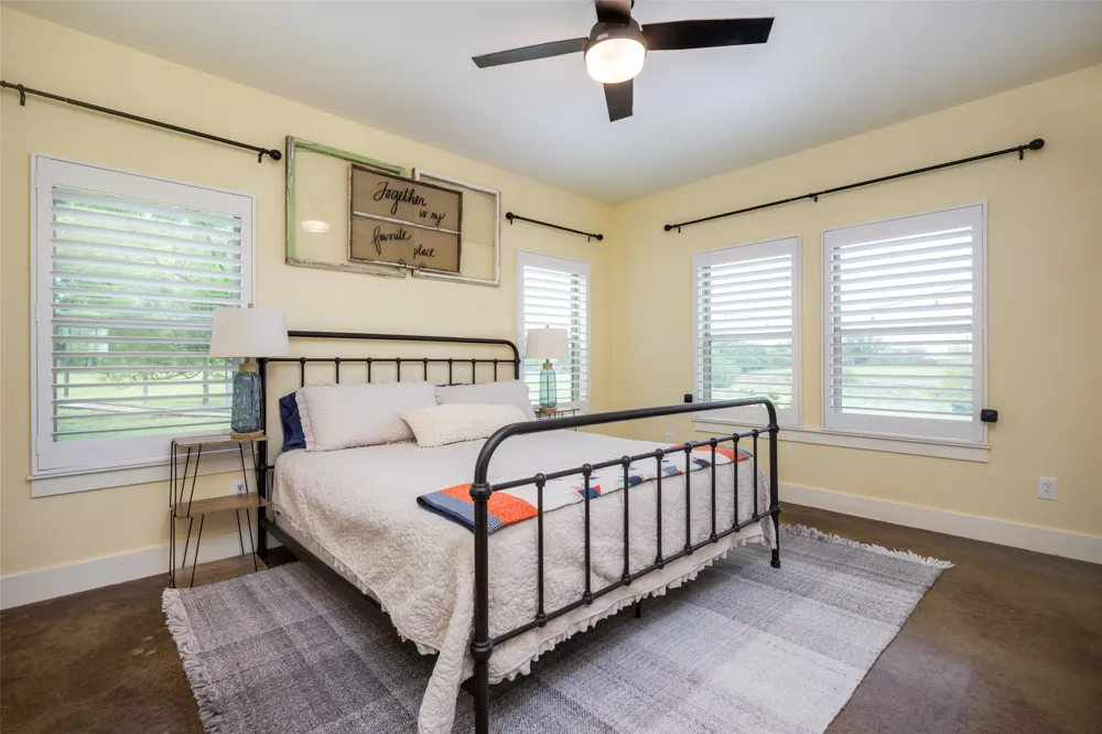 1458 Jim Harry Loop Sunset, TX 76270