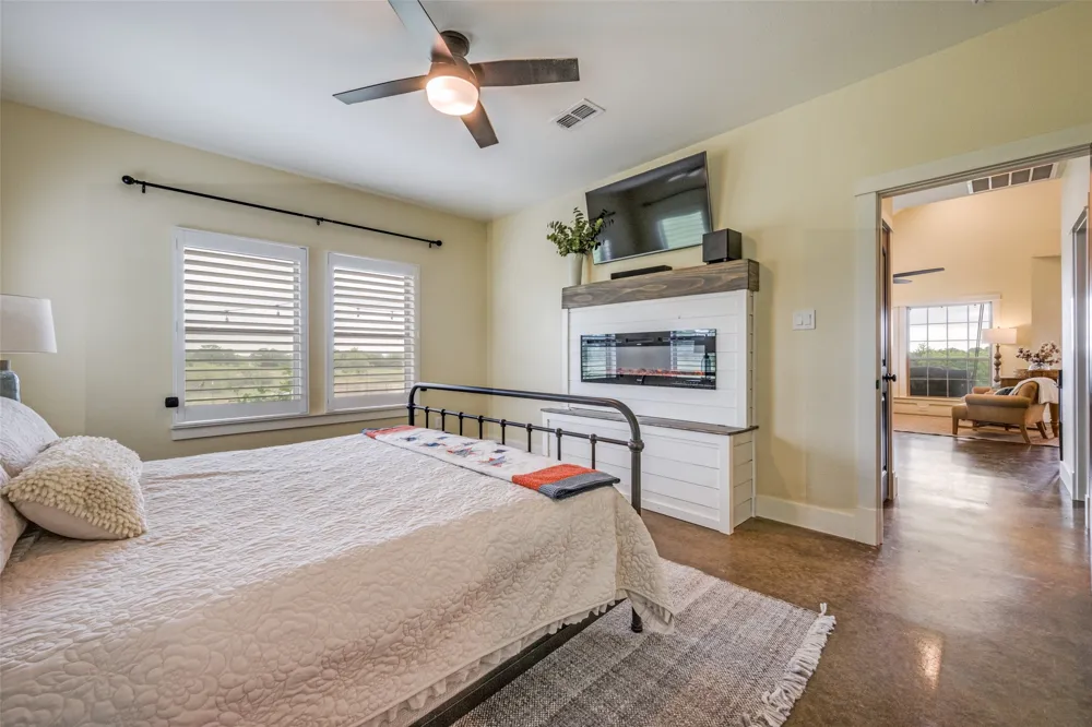 1458 Jim Harry Loop Sunset, TX 76270