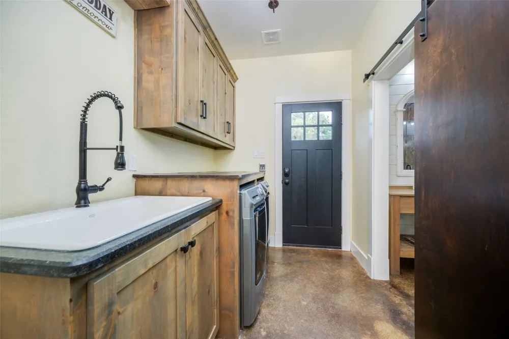 1458 Jim Harry Loop Sunset, TX 76270
