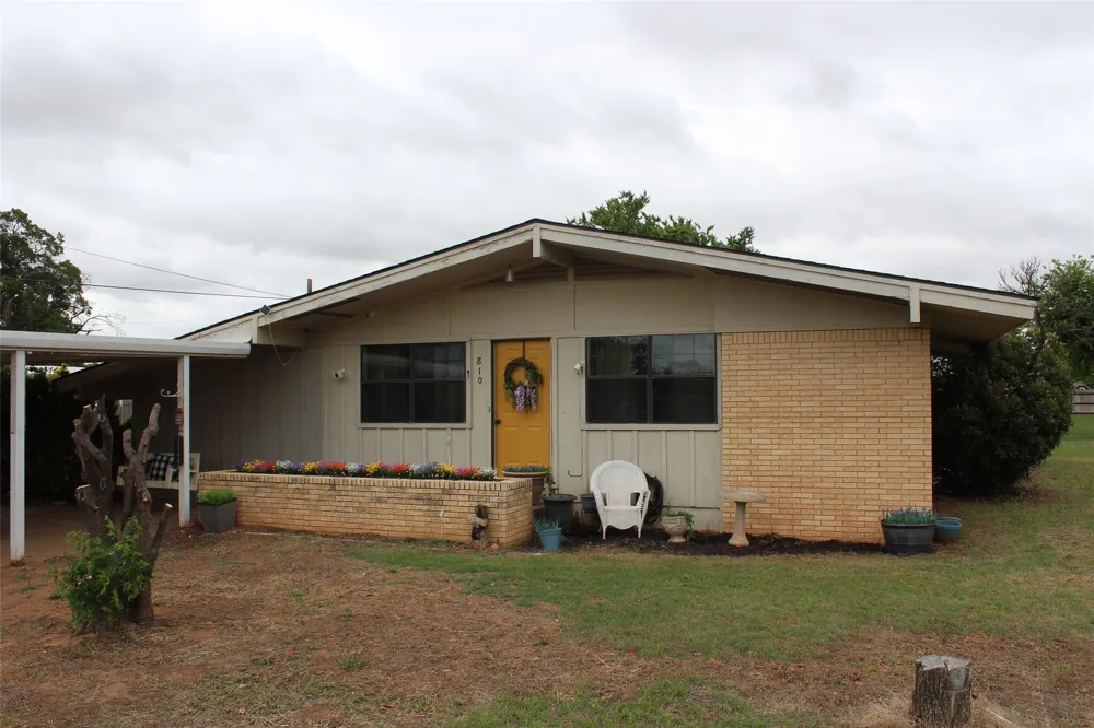 810 W Eden Street Munday, TX 76371