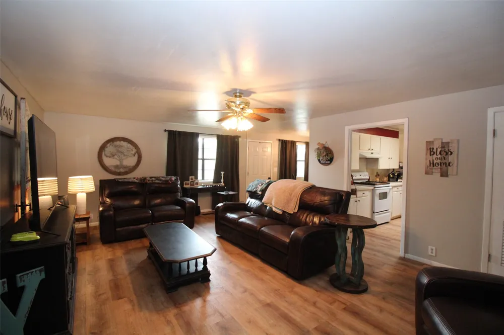 810 W Eden Street Munday, TX 76371
