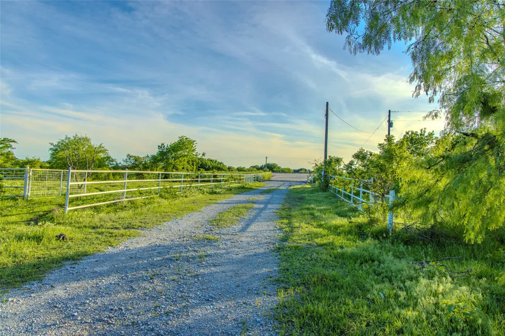 3790 HWY 287 Alvord, TX 76225
