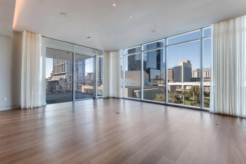 1747 Leonard Street #403 Dallas, TX 75201