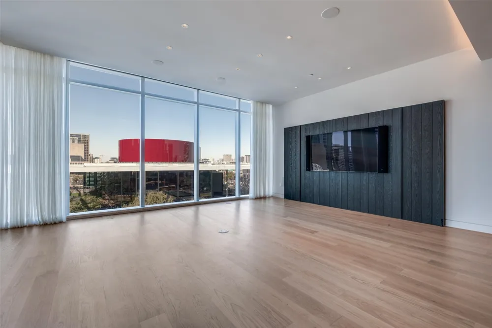 1747 Leonard Street #403 Dallas, TX 75201