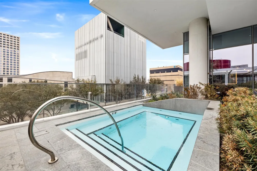 1747 Leonard Street #403 Dallas, TX 75201