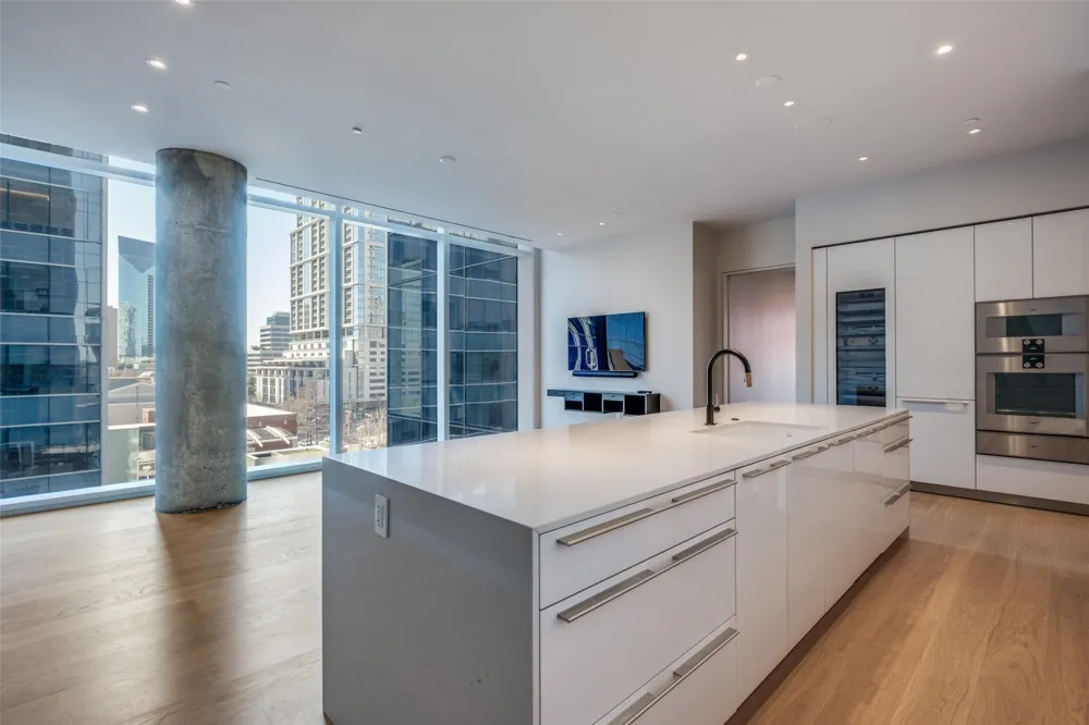1747 Leonard Street #403 Dallas, TX 75201