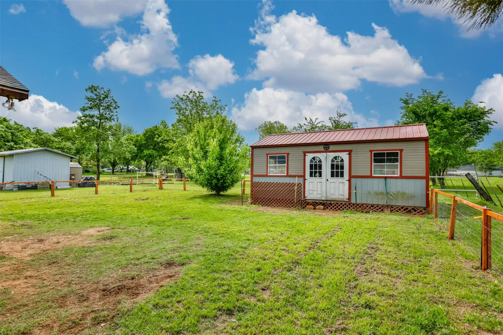 406 W Elm Street Collinsville, TX 76233